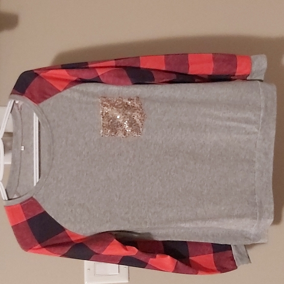 Long sleeve shirt-size small - Picture 1 of 3